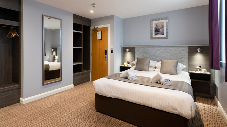 Hogs Back Hotel and Spa Room