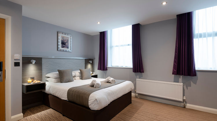 Hogs Back Hotel and Spa Room