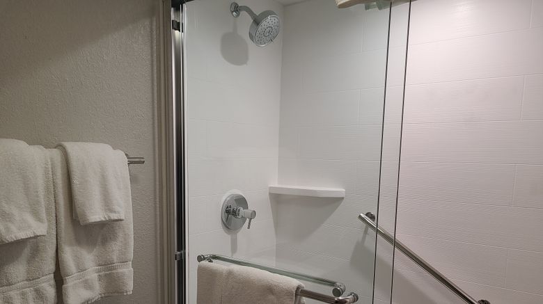 <b>Holiday Inn Express & Suites Room</b>. Images powered by <a href="https://www.leonardoworldwide.com/" title="Leonardo Worldwide" target="_blank">Leonardo</a>.