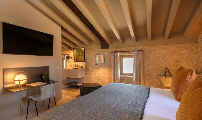 Can Auli Retreat Room