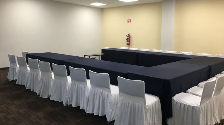<b>Holiday Inn Express Merida Centro Meeting</b>. Images powered by <a href="https://www.leonardoworldwide.com/" title="Leonardo Worldwide" target="_blank">Leonardo</a>.
