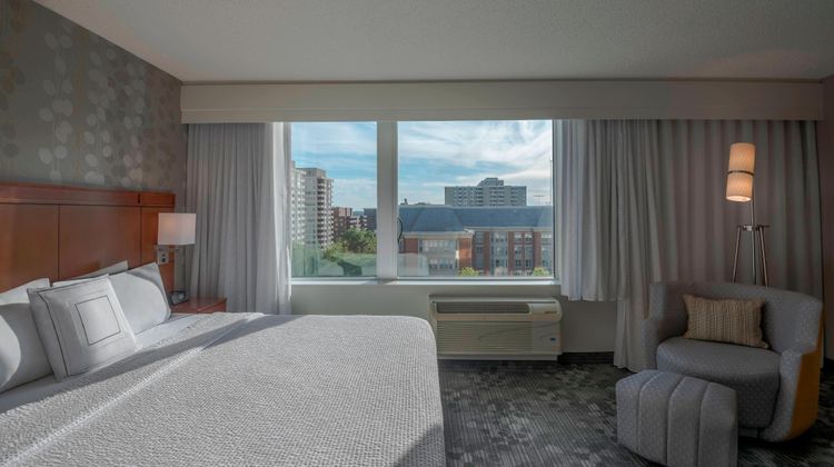 Courtyard by Marriott Chevy Chase Room