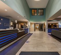 Holiday Inn Express Golden Hwy 1 Exterior
