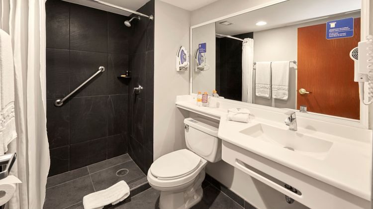 City Express Plus by Marriott Room