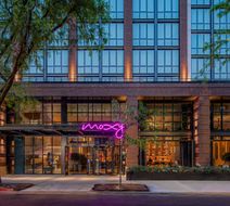 Moxy Brooklyn Williamsburg Exterior