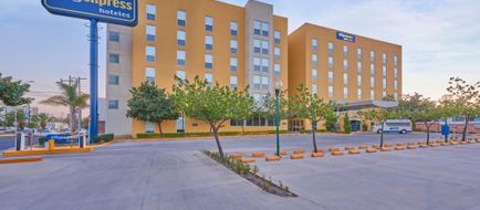 City Express by Marriott Irapuato Norte Exterior