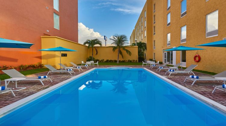 City Express Junior by Marriott Cancun Pool