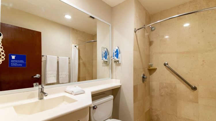 City Express by Marriott Cancun Room