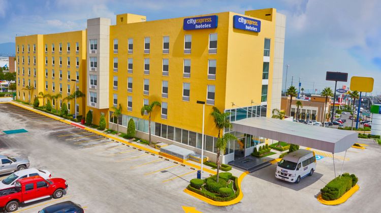 City Suites by Marriott Toluca Exterior