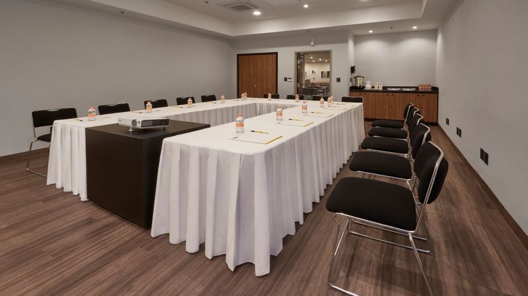 City Express by Marriott La Raza Meeting