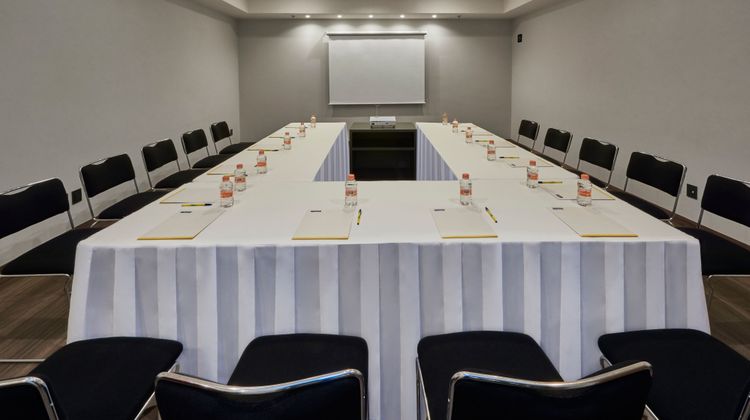 City Express by Marriott La Raza Meeting