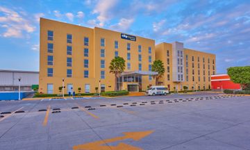 City Express by Marriott Plaza Central