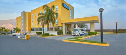 City Express by Marriott Exterior
