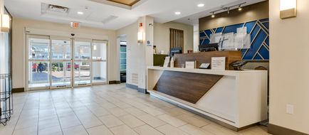 Holiday Inn Express Hotel & Suites Exterior
