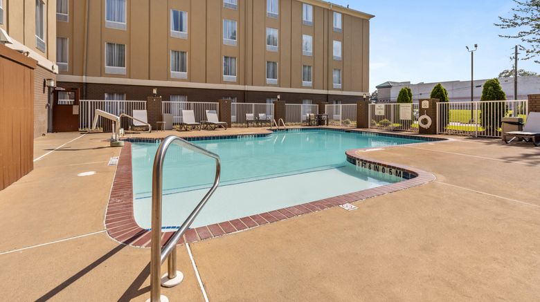 <b>Holiday Inn Express Hotel & Suites Pool</b>. Images powered by <a href="https://www.leonardoworldwide.com/" title="Leonardo Worldwide" target="_blank">Leonardo</a>.