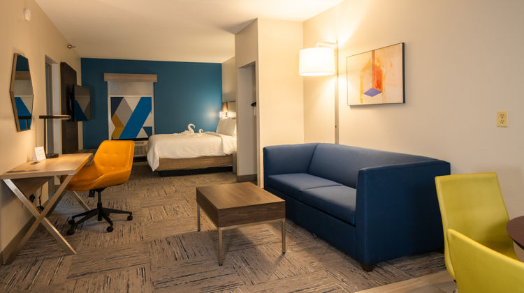 Holiday Inn Express & Suites Oldsmar Suite