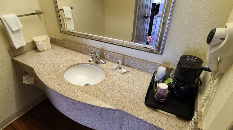 Red Roof Inn & Suites Cornelius Room