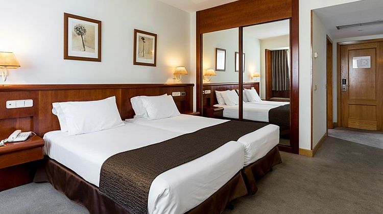 1881 Madrid Ventas Room