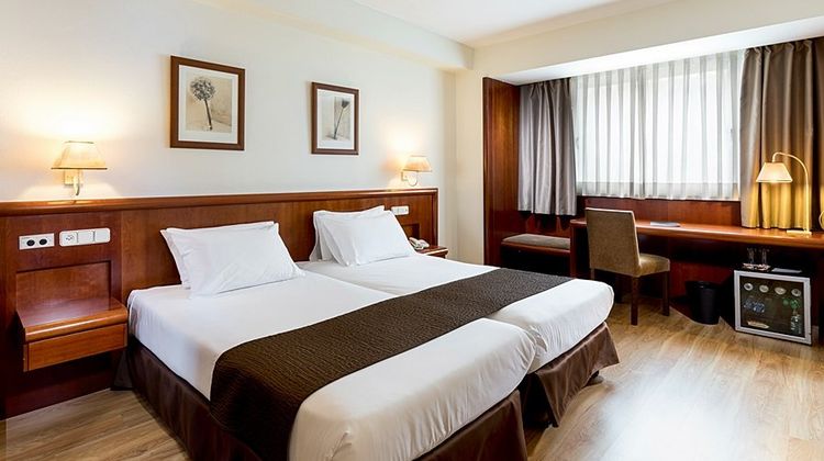 1881 Madrid Ventas Room