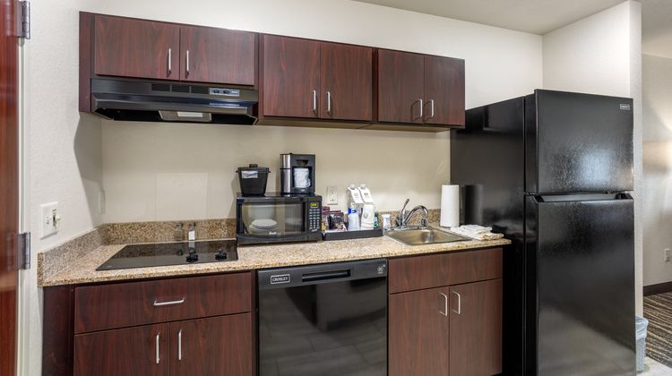 Cobblestone Hotels & Suites Suite