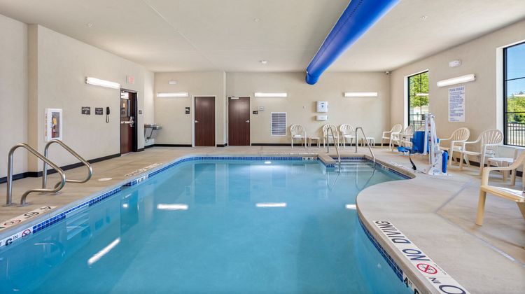 Cobblestone Hotels & Suites Pool