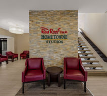 HomeTowne Studios Painted Post Lobby