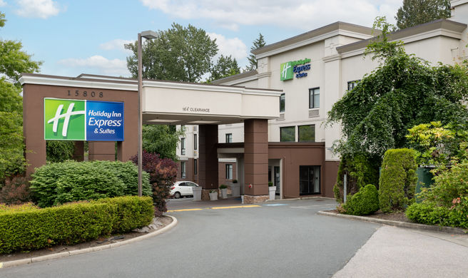 Holiday Inn Express & Suites Surrey Exterior