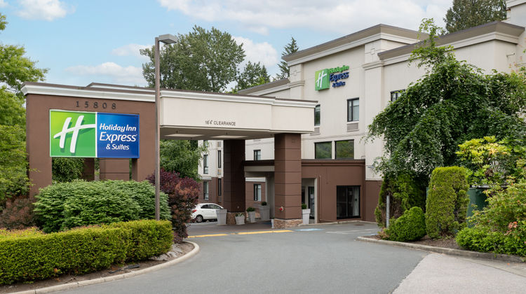 Holiday Inn Express & Suites Surrey Exterior