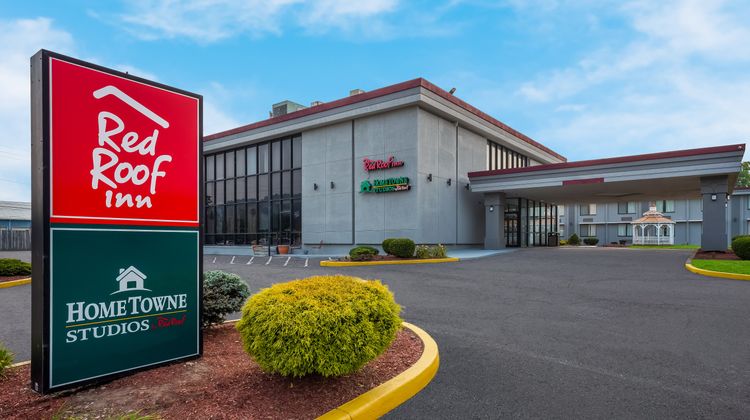 Red Roof Inn Painted Post Exterior