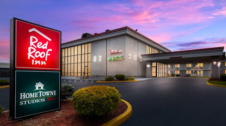 Red Roof Inn Painted Post Exterior