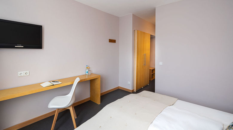 <b>Mainhaus Stadthotel Frankfurt Room</b>. Images powered by <a href="https://www.leonardoworldwide.com/" title="Leonardo Worldwide" target="_blank">Leonardo</a>.
