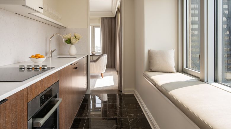 <b>Four Seasons Hotel Chicago Room</b>. Images powered by <a href="https://www.leonardoworldwide.com/" title="Leonardo Worldwide" target="_blank">Leonardo</a>.