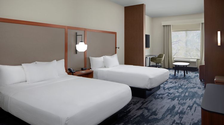 Fairfield Inn & Suites Middletown Suite