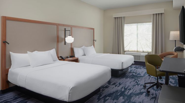 Fairfield Inn & Suites Middletown Room