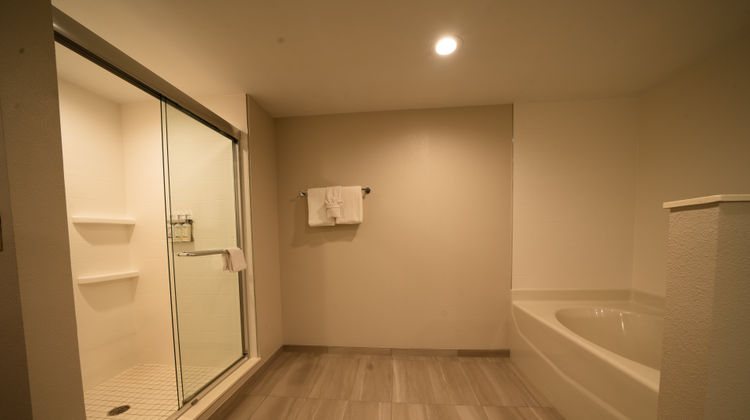 Holiday Inn Express & Suites Oldsmar Suite