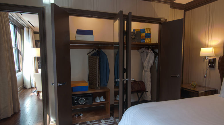 <b>The Iroquois New York Suite</b>. Images powered by <a href="https://www.leonardoworldwide.com/" title="Leonardo Worldwide" target="_blank">Leonardo</a>.