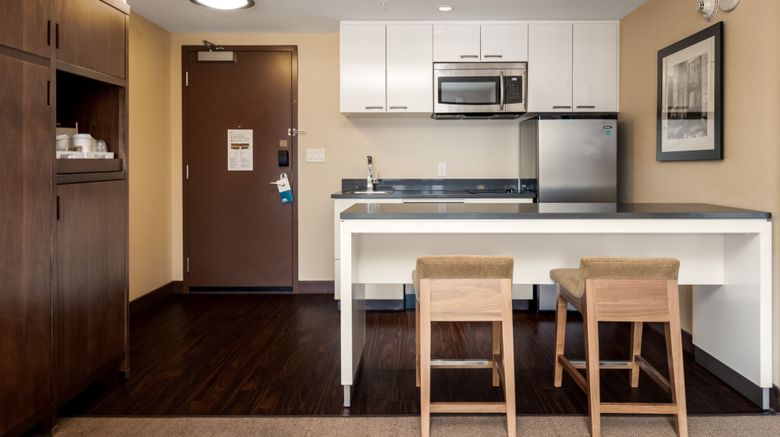 <b>Four Points by Sheraton Kelowna Airport Room</b>. Images powered by <a href="https://www.leonardoworldwide.com/" title="Leonardo Worldwide" target="_blank">Leonardo</a>.