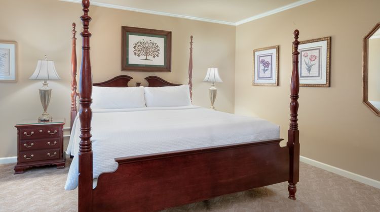 Pine Barn Inn Suite