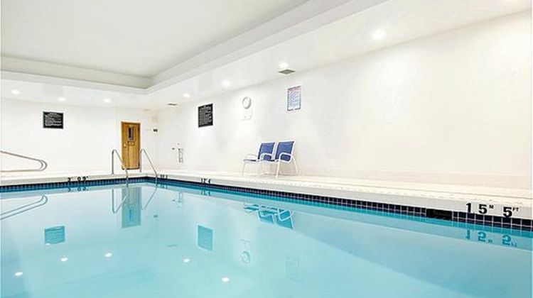 Holiday Inn Express & Suites Surrey Pool