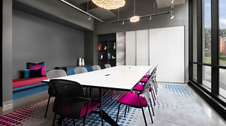 <b>aloft Kansas City Country Club Plaza Meeting</b>. Images powered by <a href="https://www.leonardoworldwide.com/" title="Leonardo Worldwide" target="_blank">Leonardo</a>.