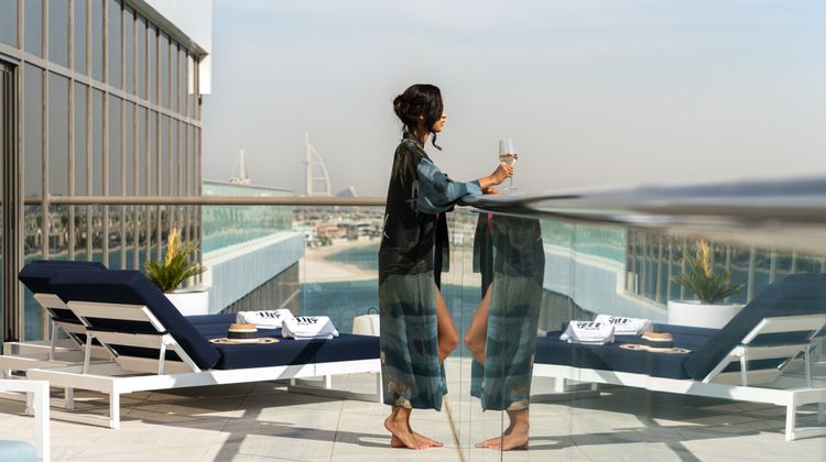 Th8 Palm Dubai Beach Resort,Vignette Col Lobby