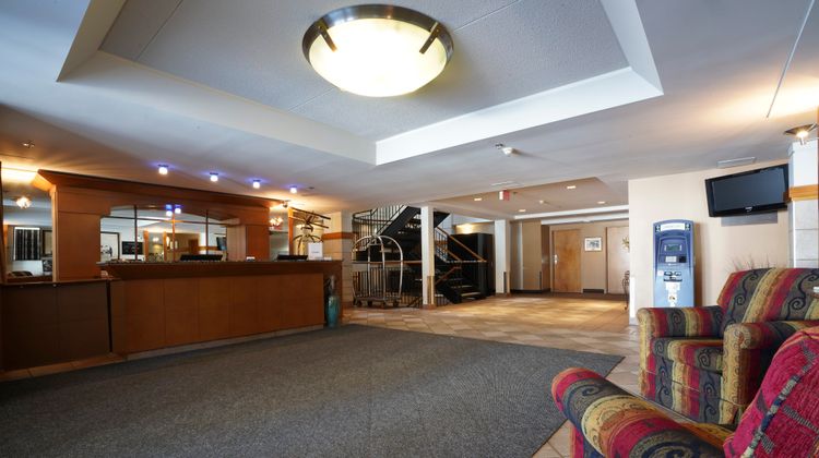 Jaro Hotel Lindbergh Lobby