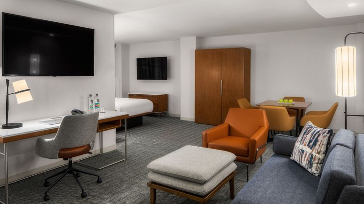 Courtyard Seattle Bellevue/Downtown Suite