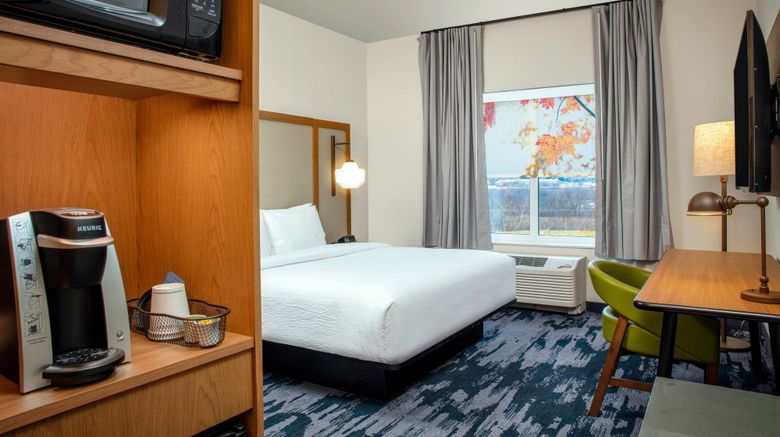 <b>Fairfield Inn & Suites Harrisburg West Room</b>. Images powered by <a href="https://www.leonardoworldwide.com/" title="Leonardo Worldwide" target="_blank">Leonardo</a>.