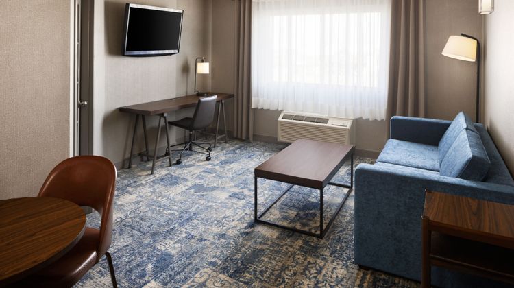 Four Points by Sheraton Edmonton South Room