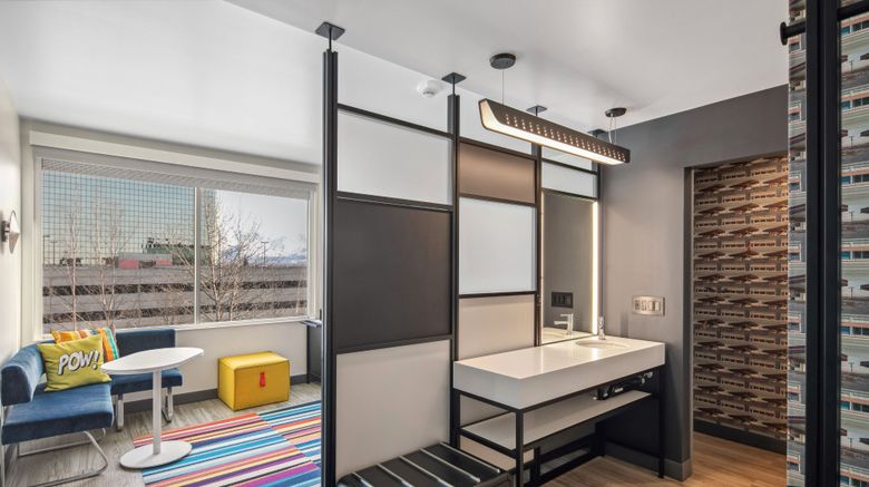 <b>Aloft Anchorage Room</b>. Images powered by <a href="https://www.leonardoworldwide.com/" title="Leonardo Worldwide" target="_blank">Leonardo</a>.