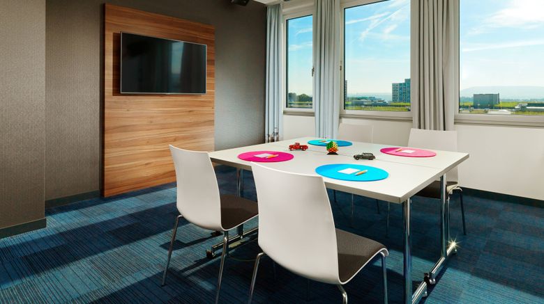 <b>Aloft Stuttgart Meeting</b>. Images powered by <a href="https://www.leonardoworldwide.com/" title="Leonardo Worldwide" target="_blank">Leonardo</a>.