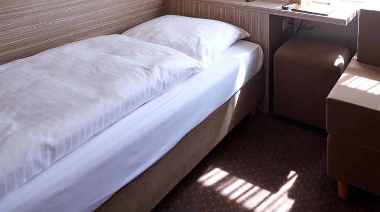 <b>Eisbach Hotel Room</b>. Images powered by <a href="https://www.leonardoworldwide.com/" title="Leonardo Worldwide" target="_blank">Leonardo</a>.