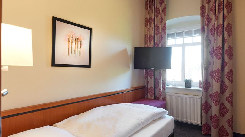 <b>Eisbach Hotel Room</b>. Images powered by <a href="https://www.leonardoworldwide.com/" title="Leonardo Worldwide" target="_blank">Leonardo</a>.