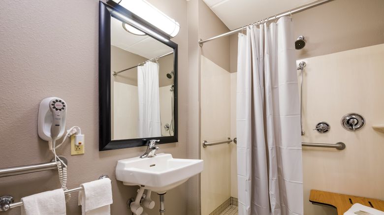 <b>Red Roof PLUS+ Nashville Airport Room</b>. Images powered by <a href="https://www.leonardoworldwide.com/" title="Leonardo Worldwide" target="_blank">Leonardo</a>.